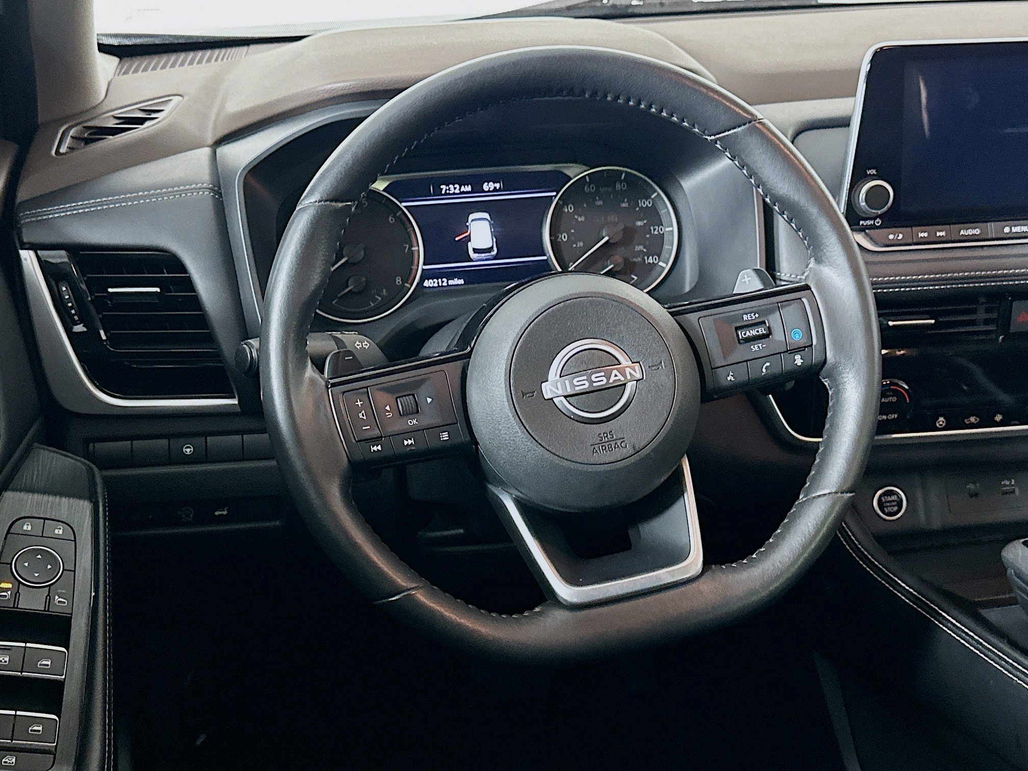Used 2023 Nissan Rogue SL image 18