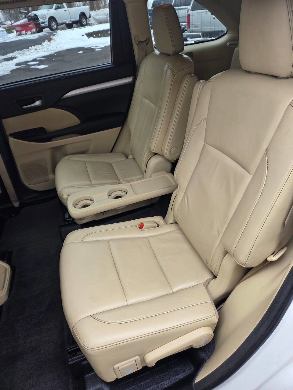 Used 2015 Toyota Highlander XLE image 21