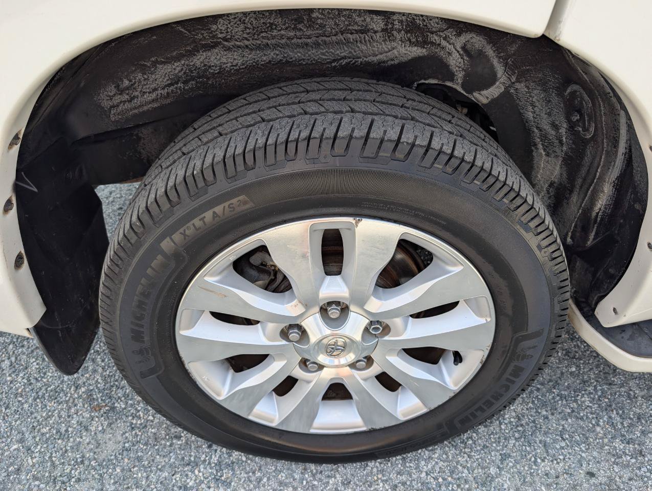 Used 2013 Toyota Sequoia Platinum RWD image 6