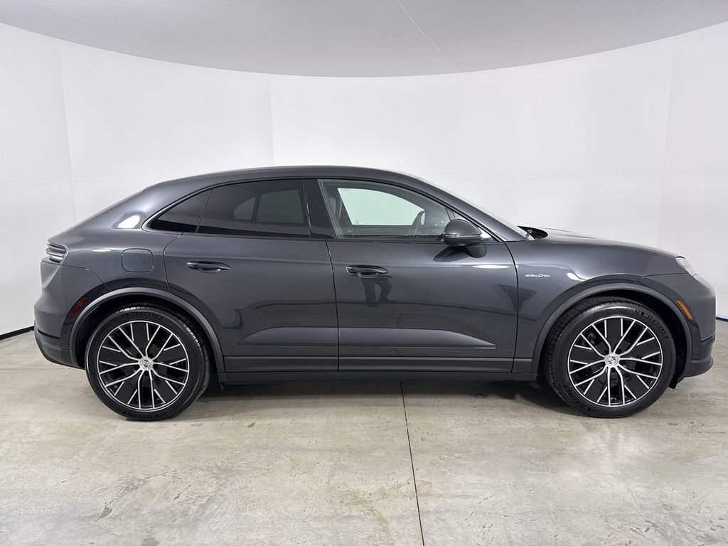 New 2026 Porsche Macan 4 Electric AWD/4WD image 8