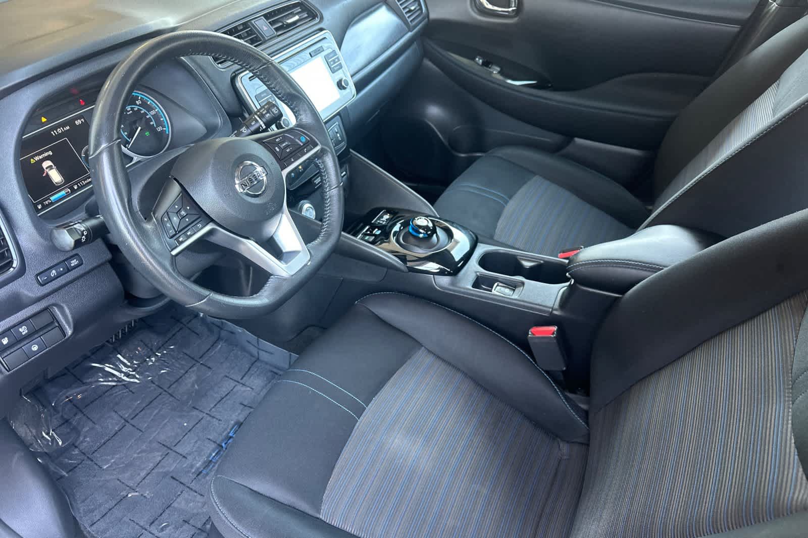 Used 2018 Nissan Leaf SV w/ SV Technology Package FWD image 11