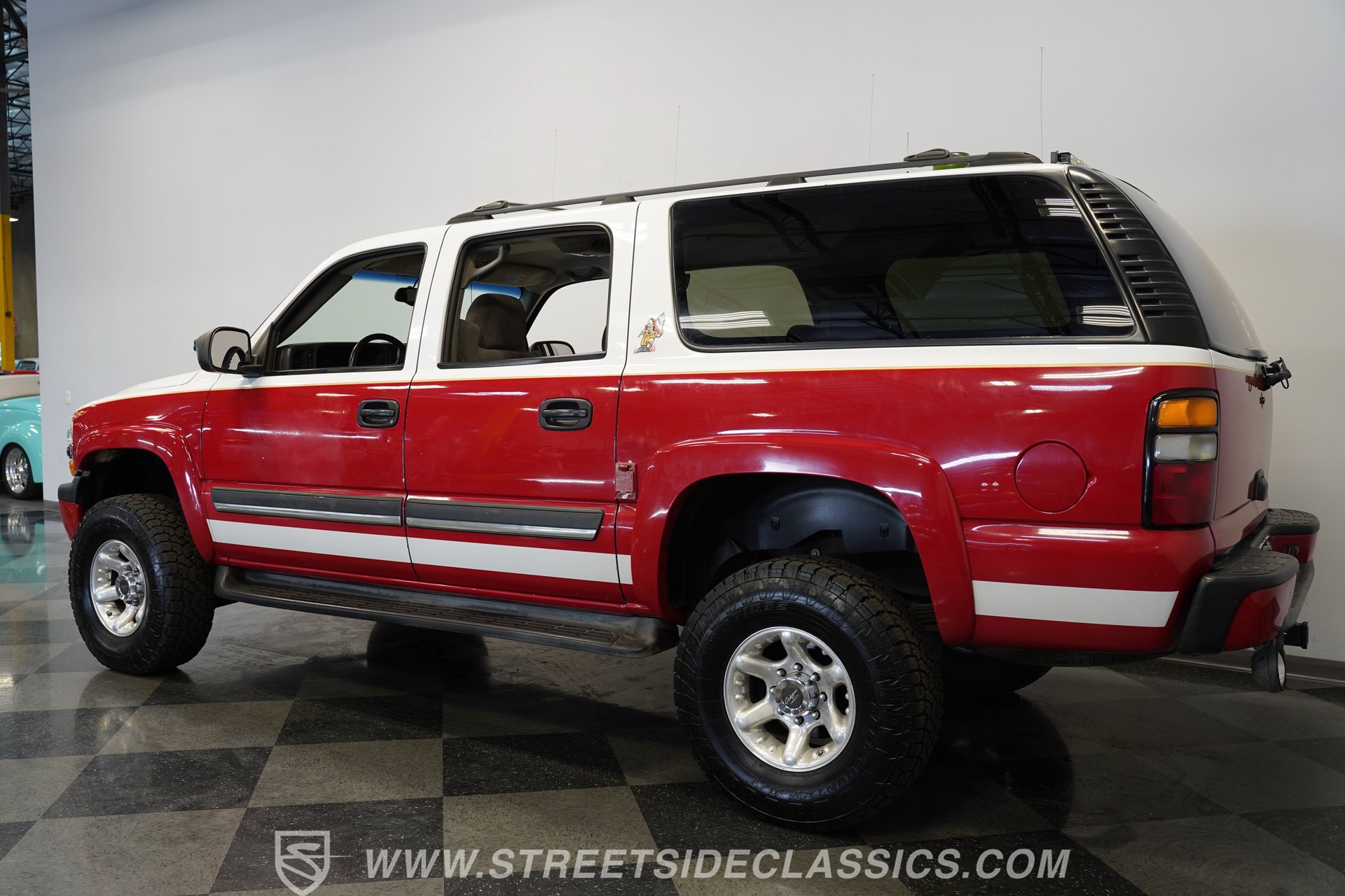 Used 2004 Chevrolet Suburban 2500 LS w/ Suspension Package, Autoride AWD/4WD image 9
