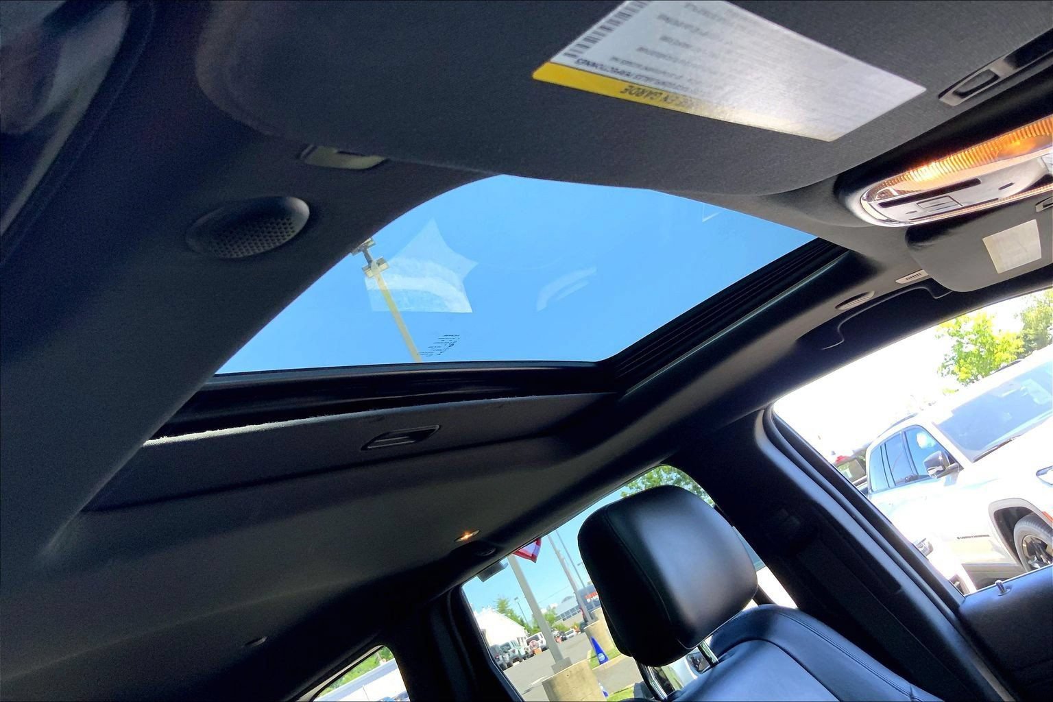 Used 2018 Jeep Grand Cherokee Limited AWD/4WD image 12