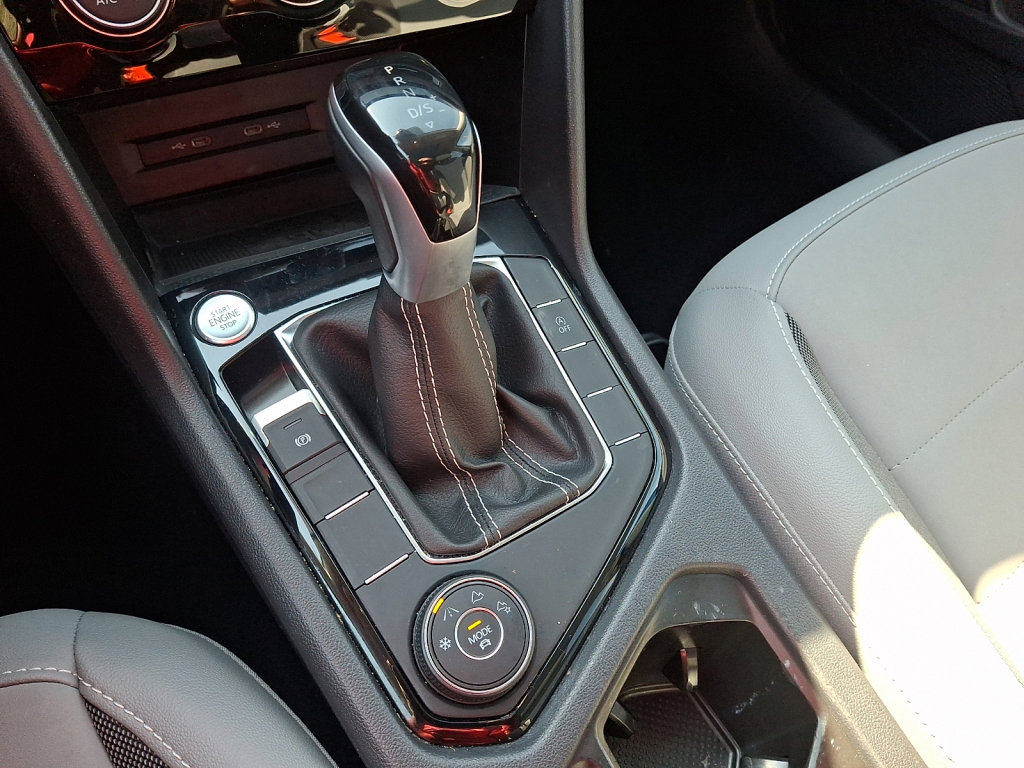 Used 2023 Volkswagen Taos SE w/ Panoramic Sunroof Package image 30