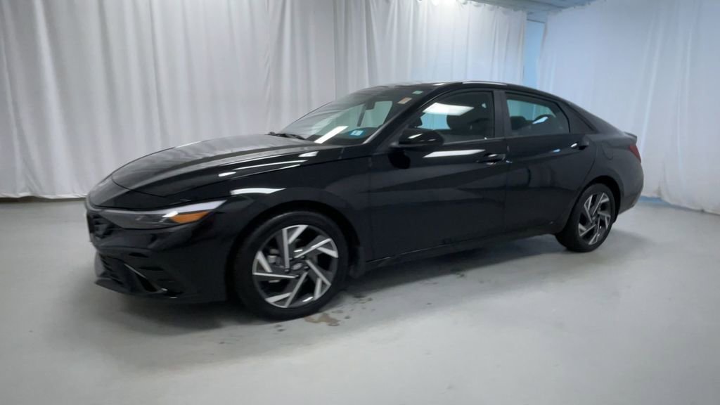 Used 2025 Hyundai Elantra Sport image 17