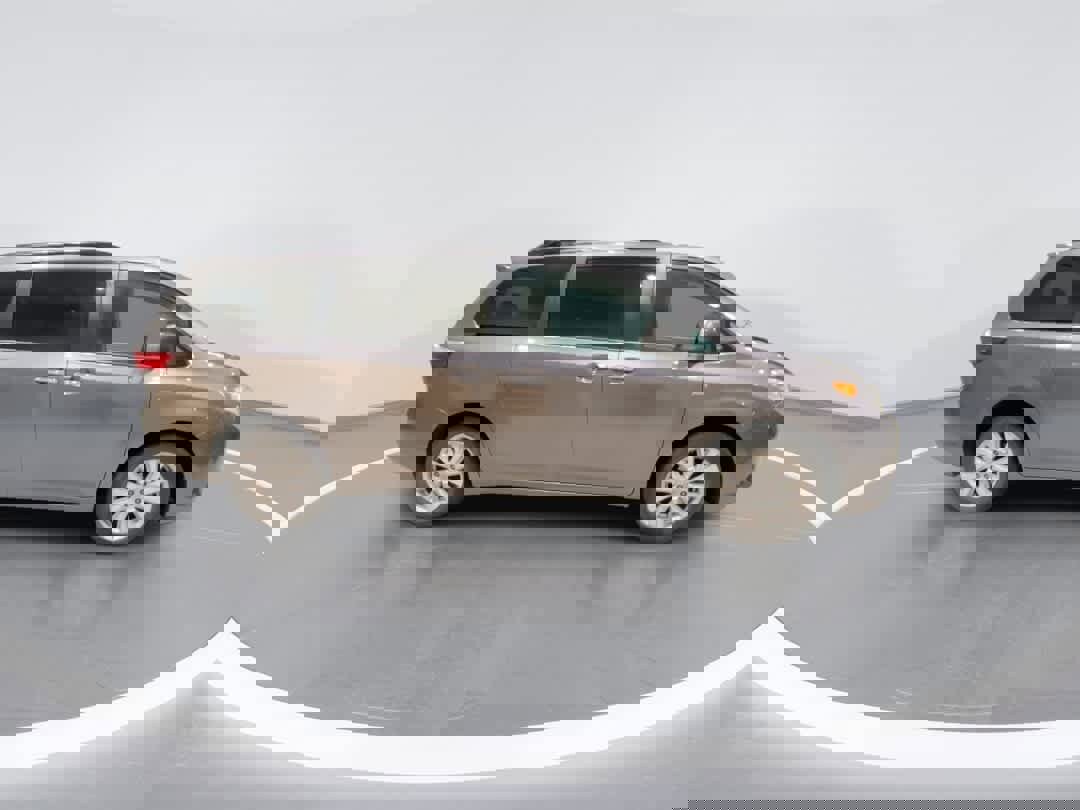 Used 2017 Toyota Sienna XLE image 9