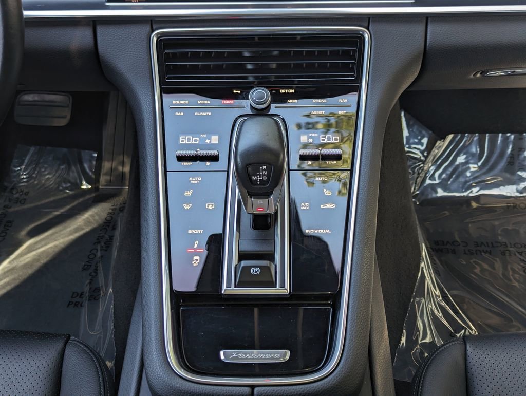 Used 2021 Porsche Panamera RWD image 16