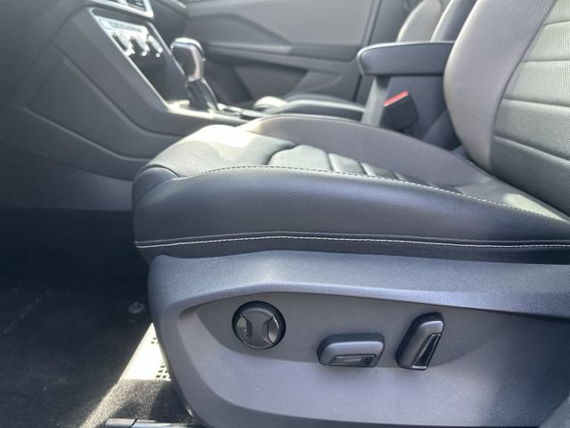 Used 2023 Volkswagen Taos SEL AWD/4WD image 16