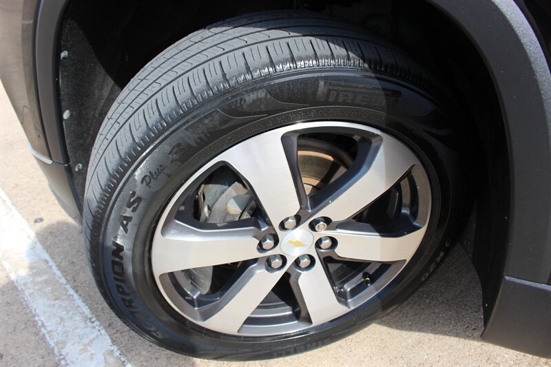 Used 2018 Chevrolet Traverse LT FWD image 37