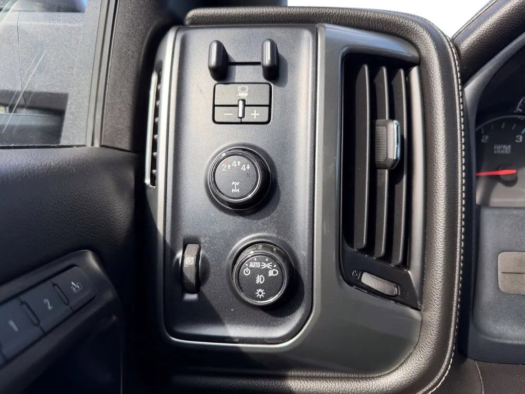 Used 2018 Chevrolet Silverado 2500 LTZ w/ Midnight Edition AWD/4WD image 14