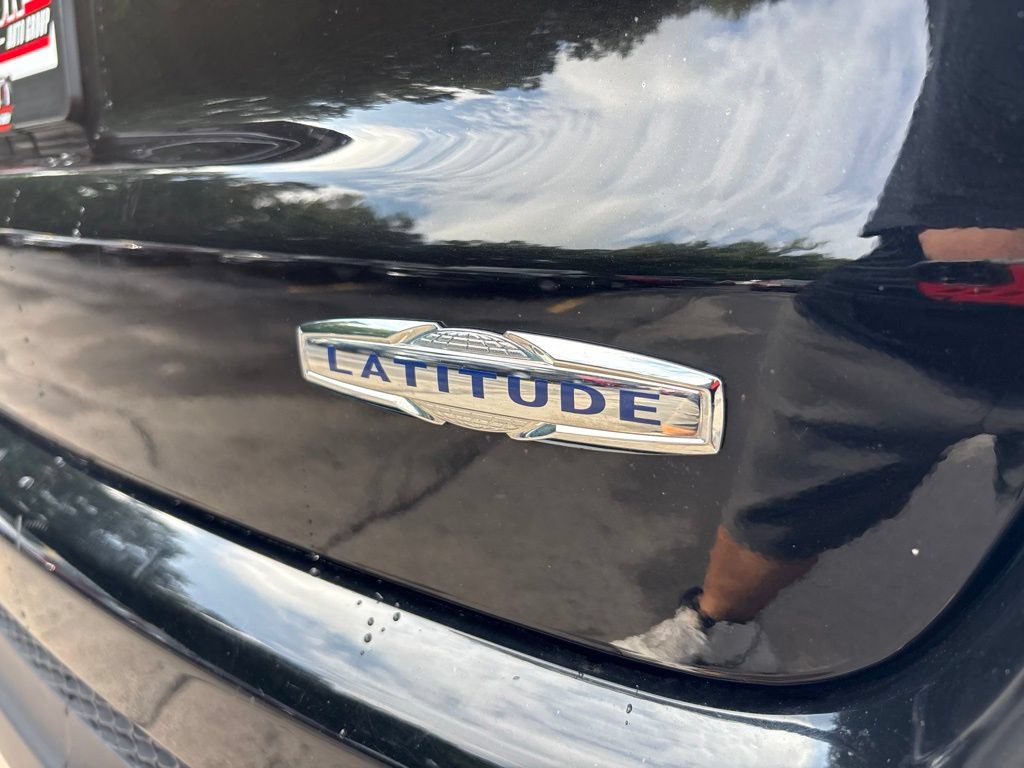 Used 2019 Jeep Compass Latitude w/ Cold Weather Group AWD/4WD image 12