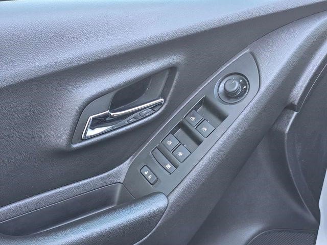 Certified 2022 Chevrolet Trax LS w/ Tint and Cruise Package image 12