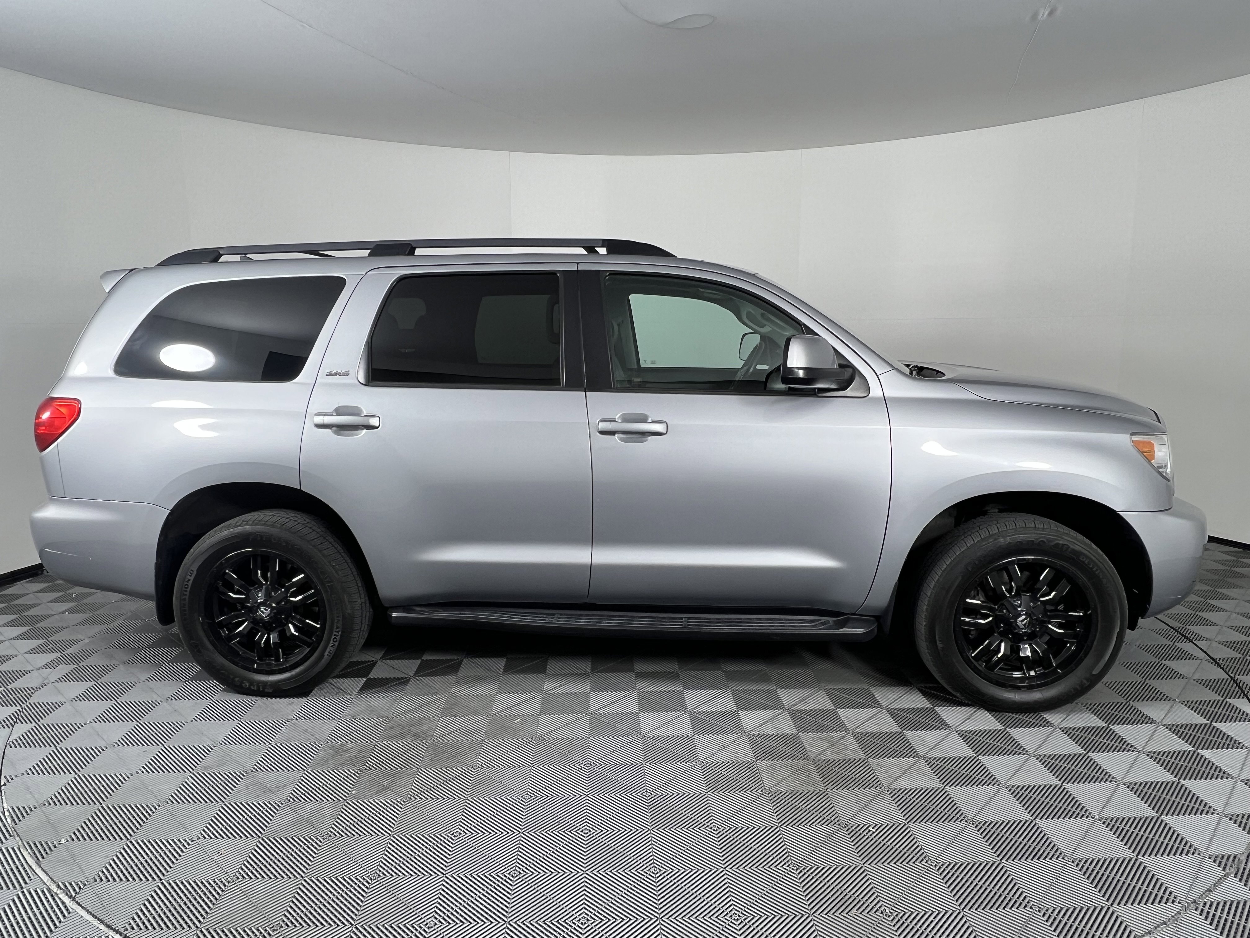 Used 2014 Toyota Sequoia SR5 w/ Premium Package AWD/4WD image 14