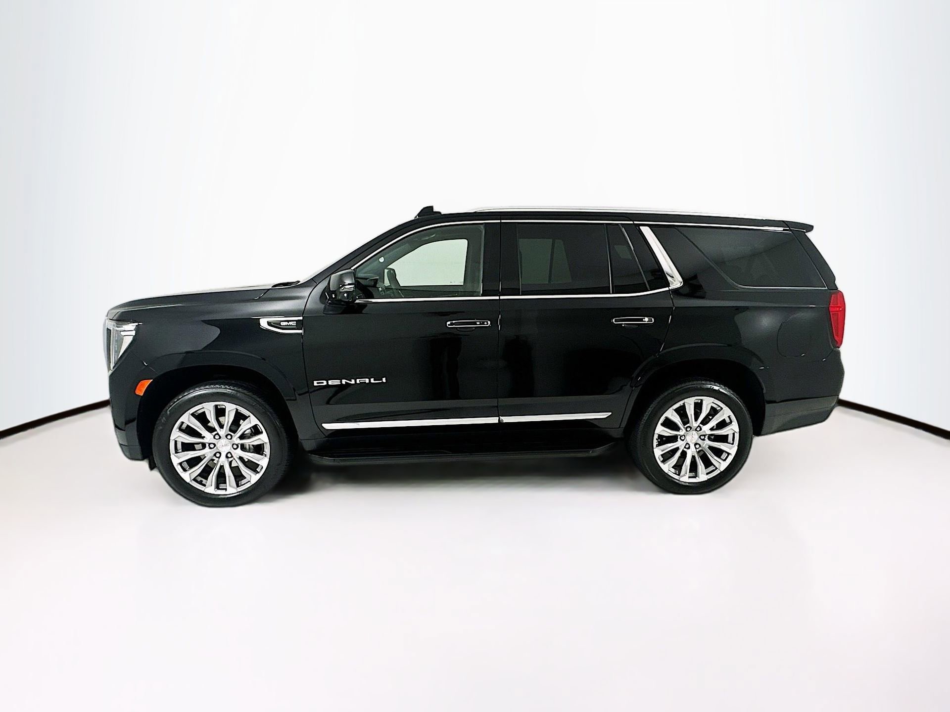 Used 2023 GMC Yukon Denali w/ LPO, Floor Liner Package image 5