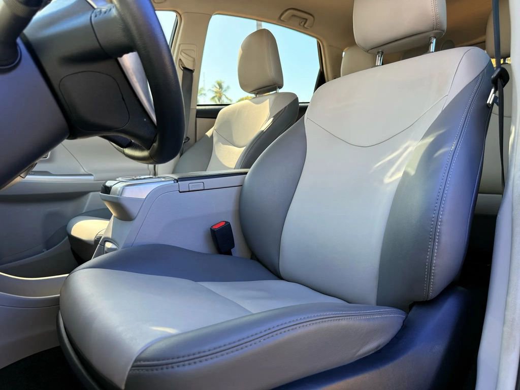 Used 2016 Toyota Prius V Three image 8