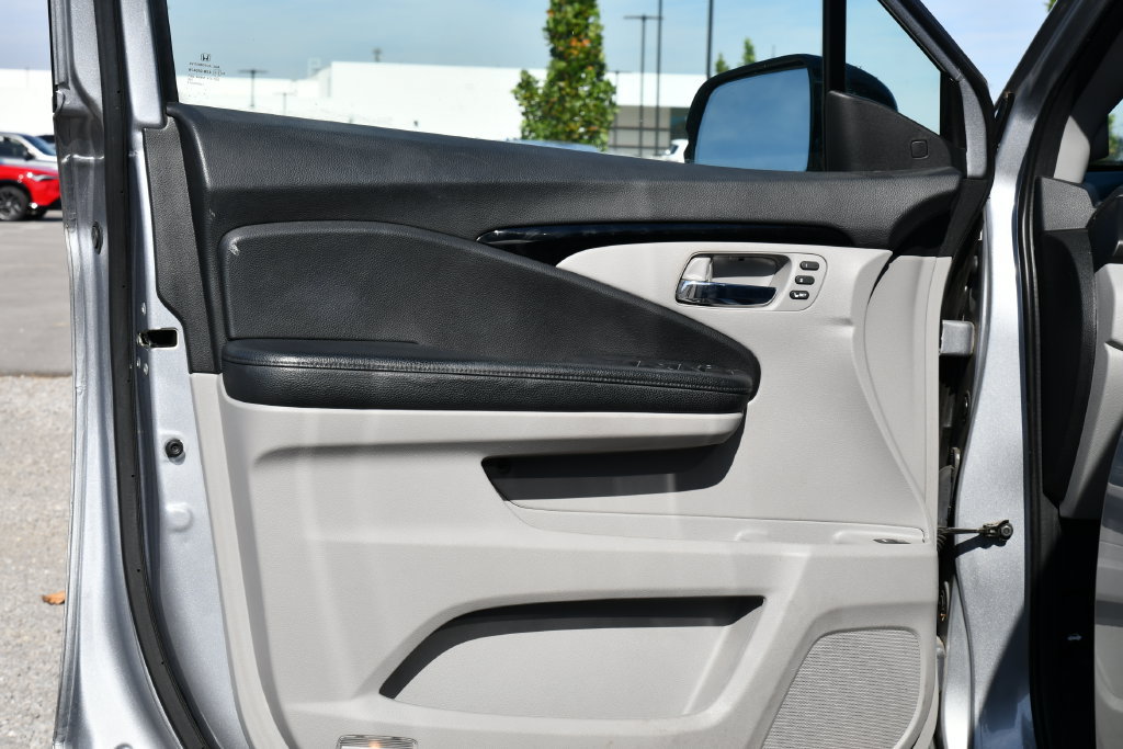Used 2019 Honda Pilot Elite image 12