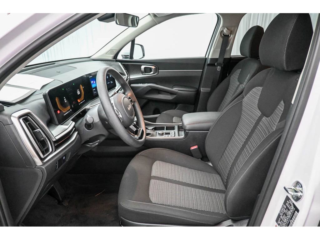 Certified 2025 Kia Sorento LX image 18