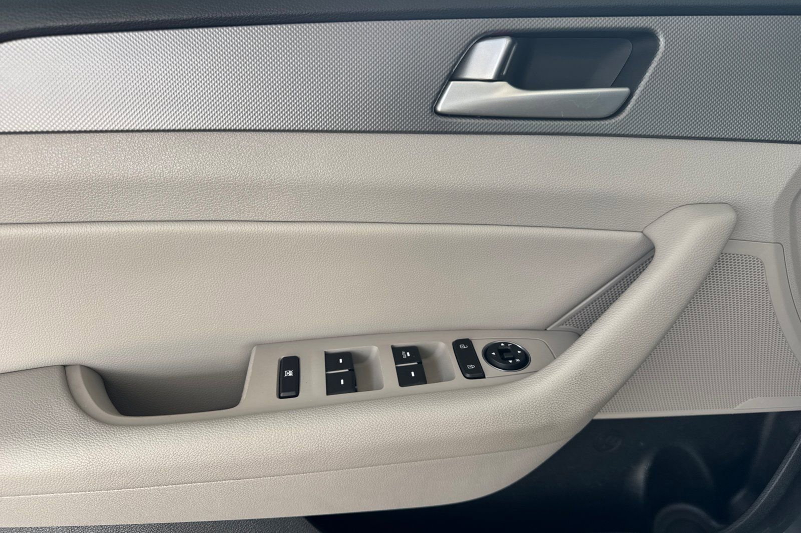 Used 2016 Hyundai Sonata SE FWD image 14