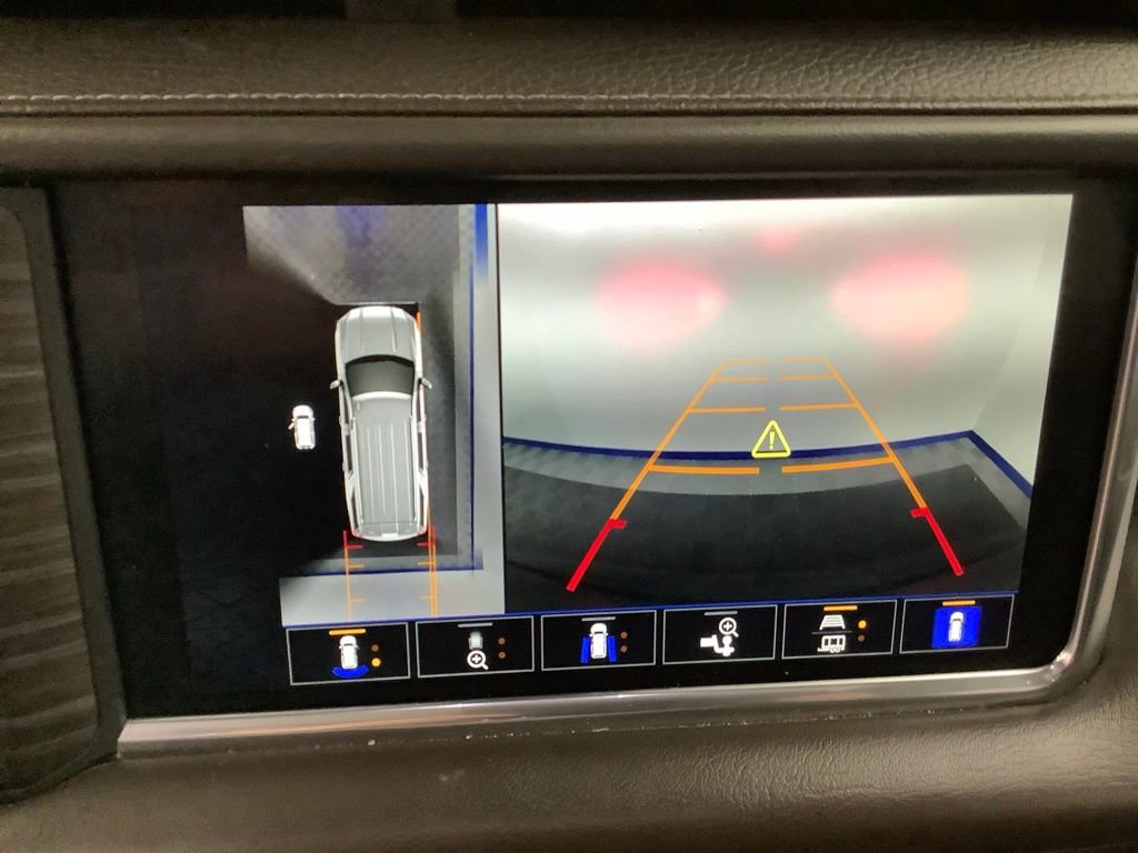 Used 2022 GMC Yukon XL Denali w/ Denali Premium Package AWD/4WD image 19