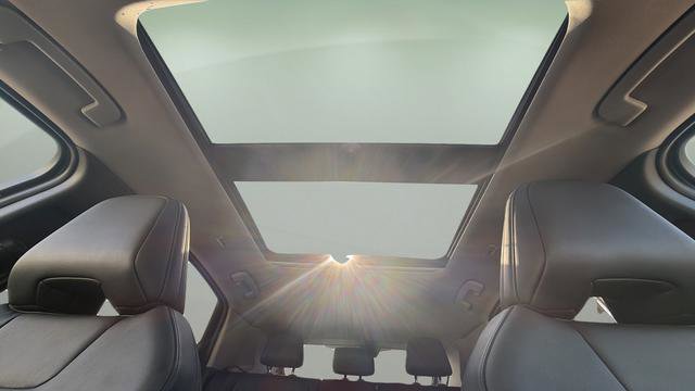 Used 2025 Nissan Ariya AWD image 32