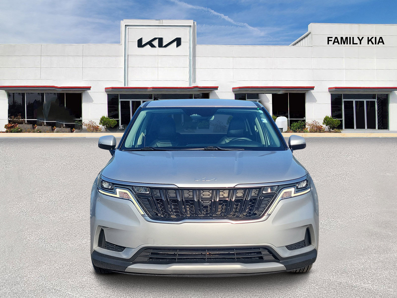 Used 2023 Kia Carnival LX FWD image 2