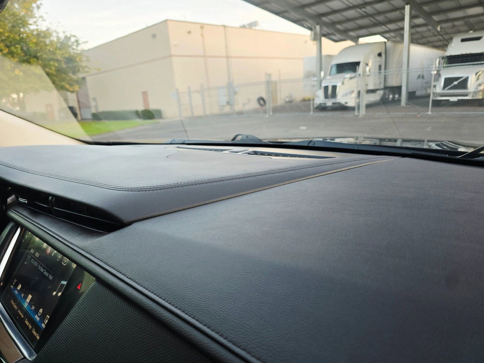 Used 2017 Cadillac XT5 Luxury w/ Driver Awareness Package image 26