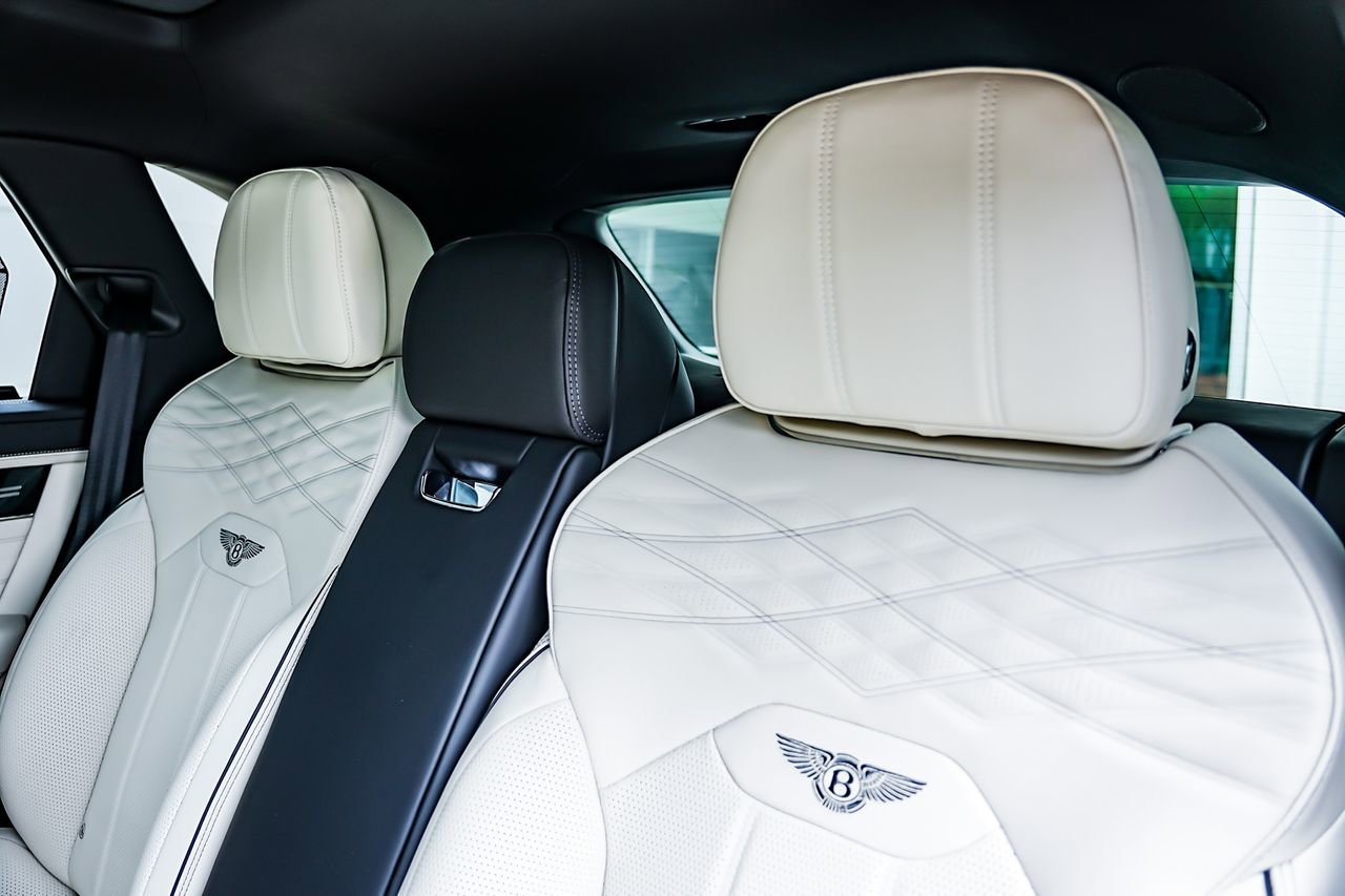 Used 2023 Bentley Bentayga Extended Wheelbase image 33