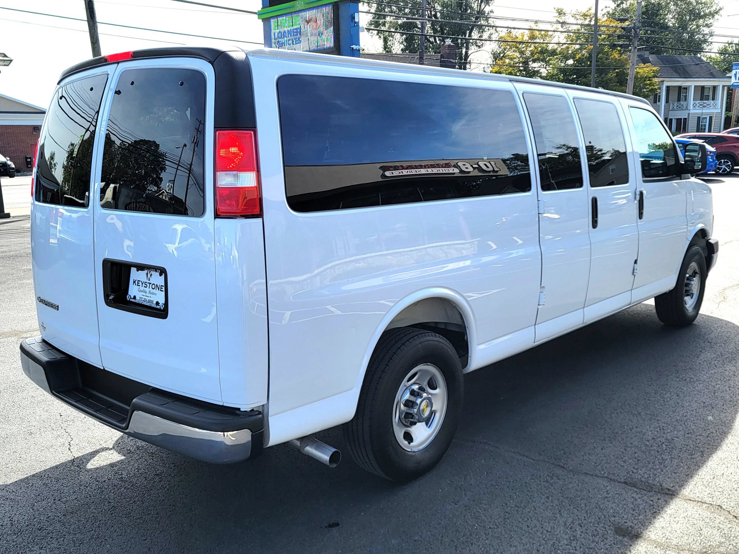 Used 2025 Chevrolet Express 3500 LT w/ LT Preferred Equipment Group RWD image 5