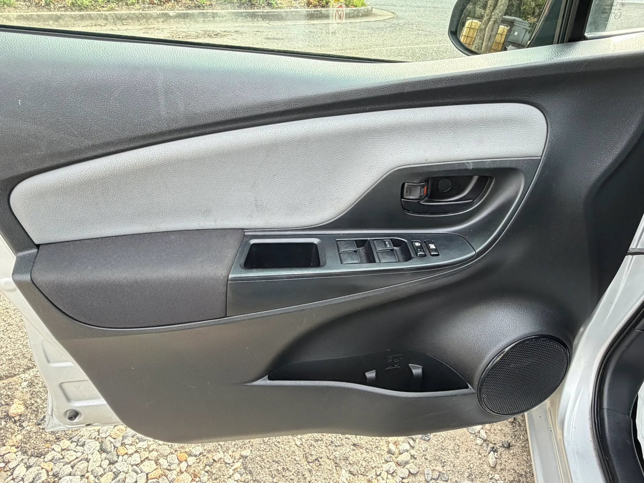 Used 2016 Toyota Yaris L FWD image 13
