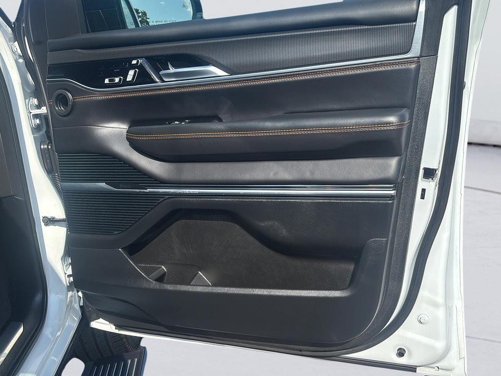 New 2026 Jeep Grand Wagoneer L Summit AWD/4WD image 9