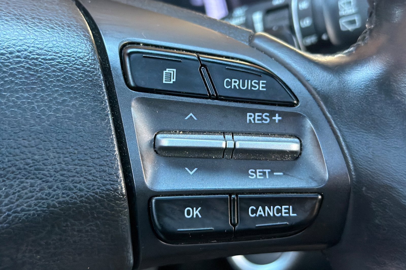 Used 2020 Hyundai Kona Limited image 32