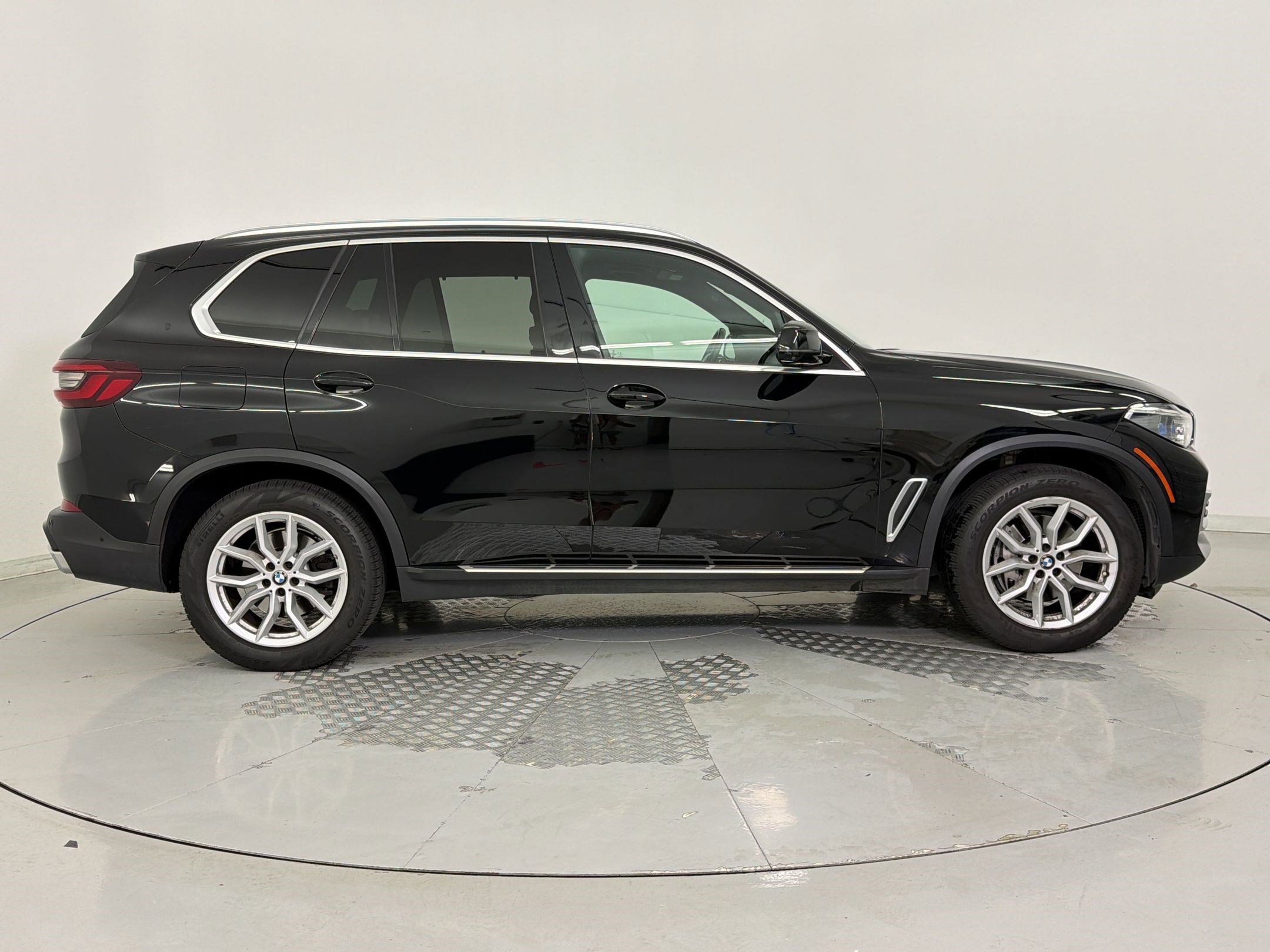 Used 2022 BMW X5 xDrive40i w/ Executive Package image 8