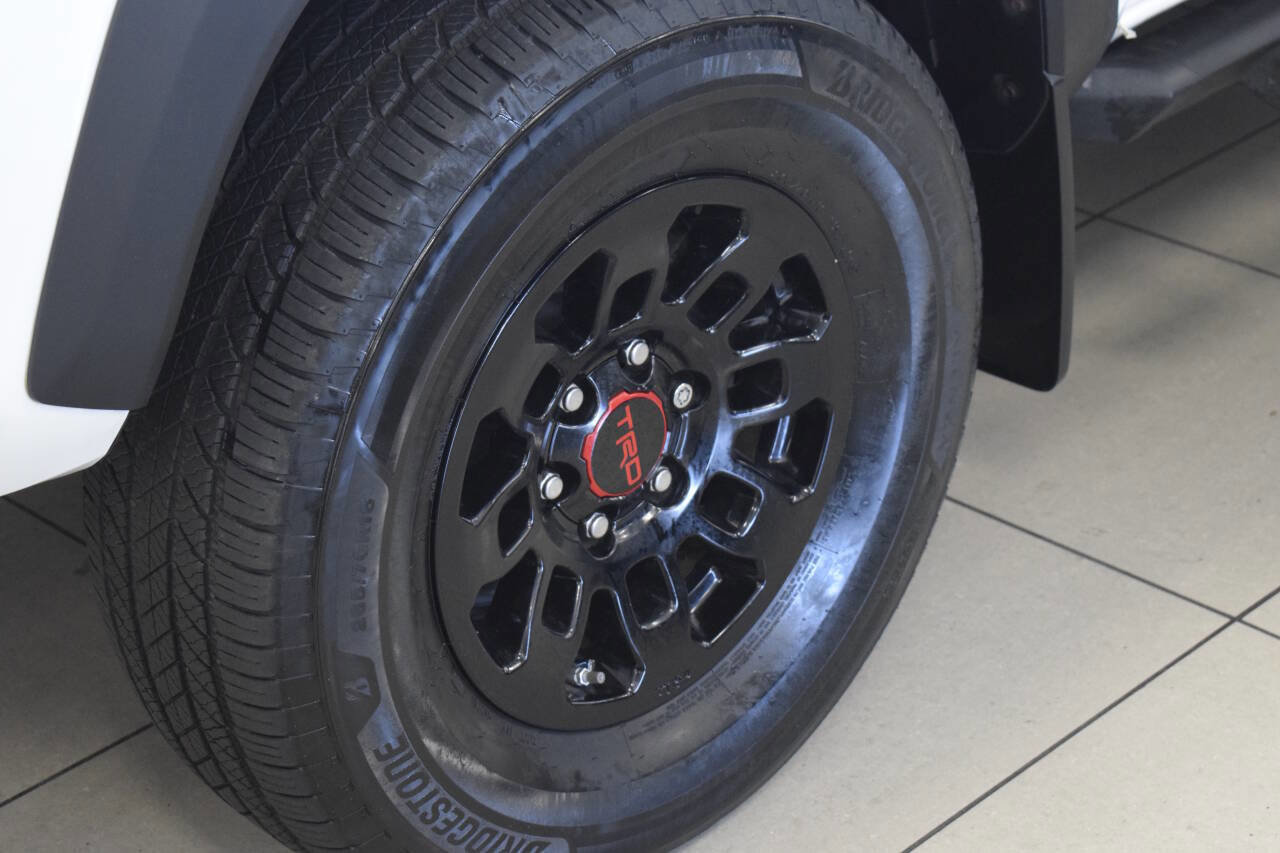 Used 2017 Toyota Tacoma TRD Pro AWD/4WD image 27