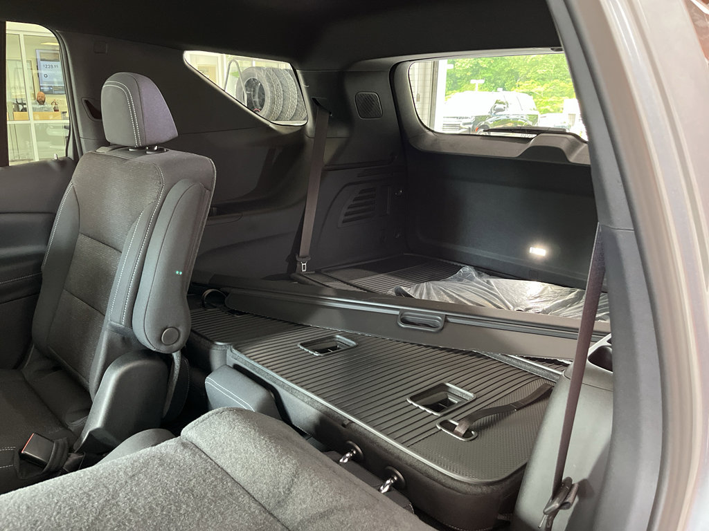Used 2026 Chevrolet Traverse LT w/ LPO, Floor Liner Package FWD image 17