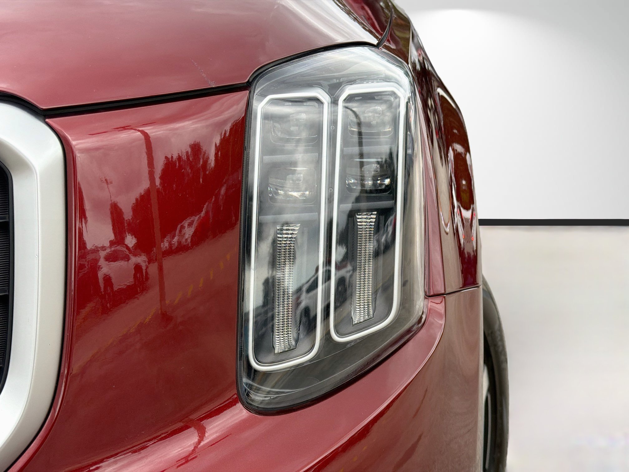 Used 2024 Kia Telluride EX w/ EX Captain's Chair Package FWD image 9