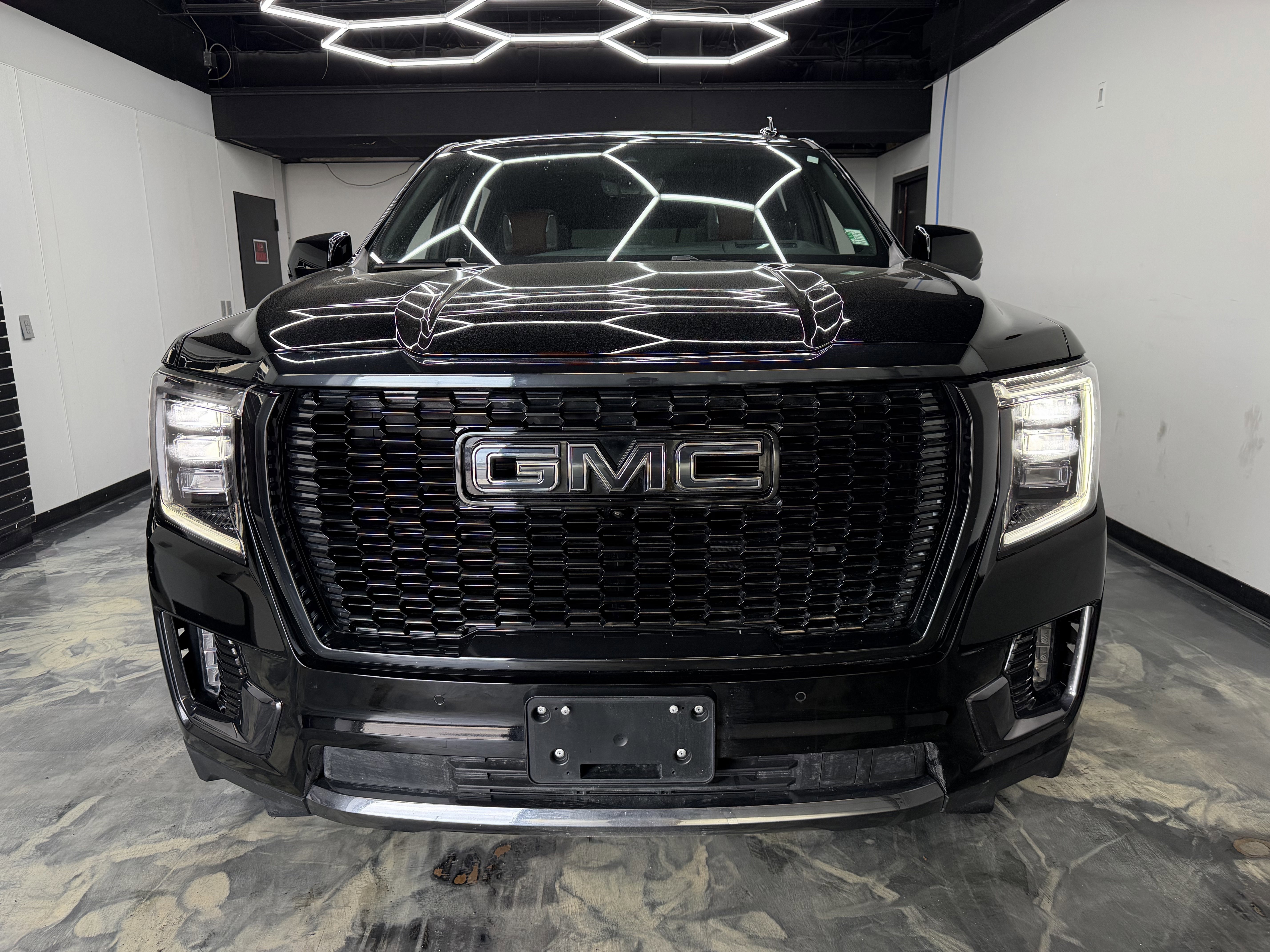 Used 2023 GMC Yukon XL Denali Ultimate w/ LPO, Floor Liner Package image 9