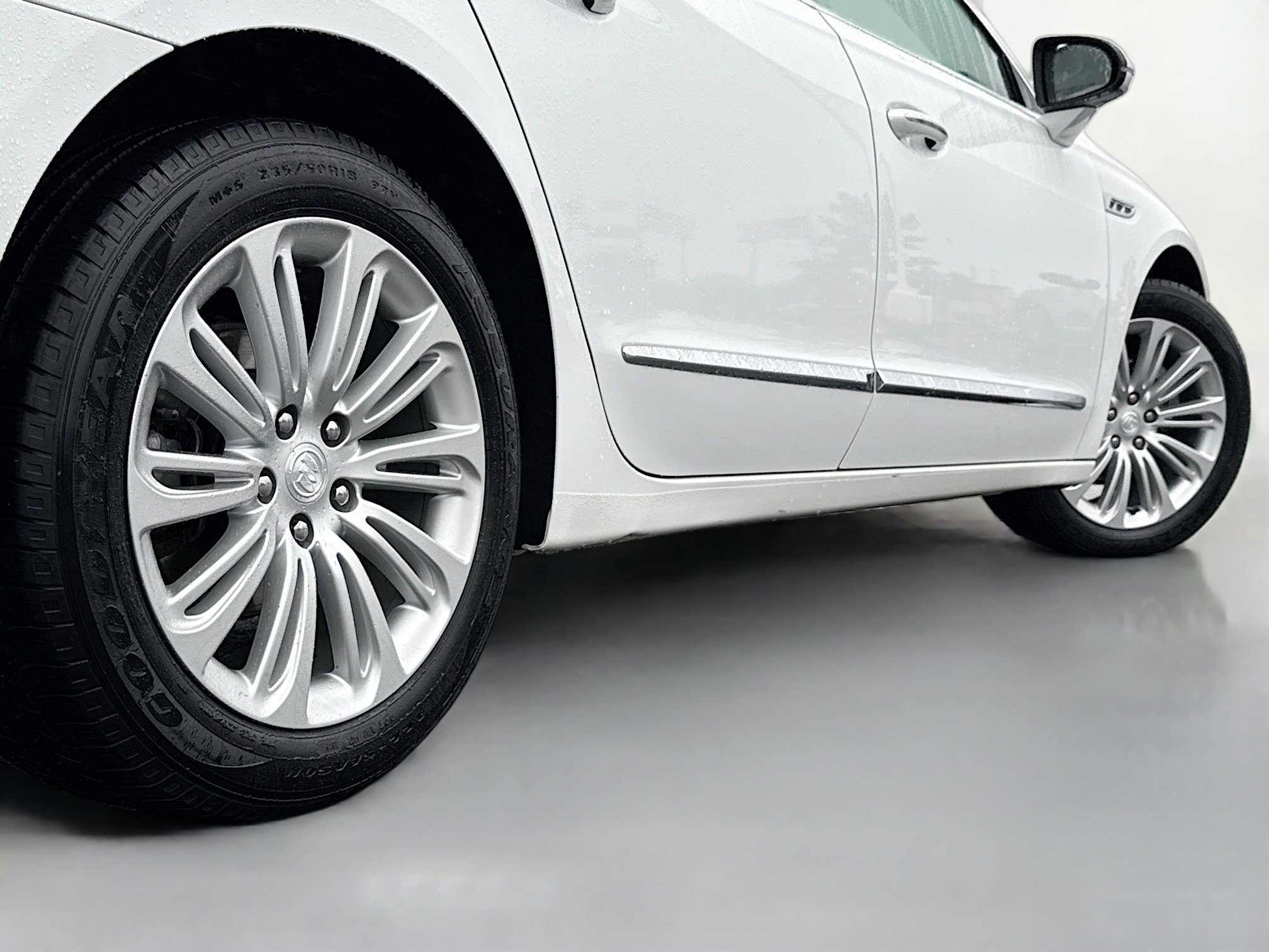 Used 2019 Buick LaCrosse Essence image 14