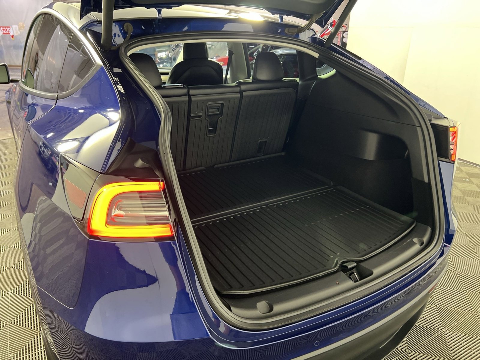 Used 2021 Tesla Model Y Long Range image 27
