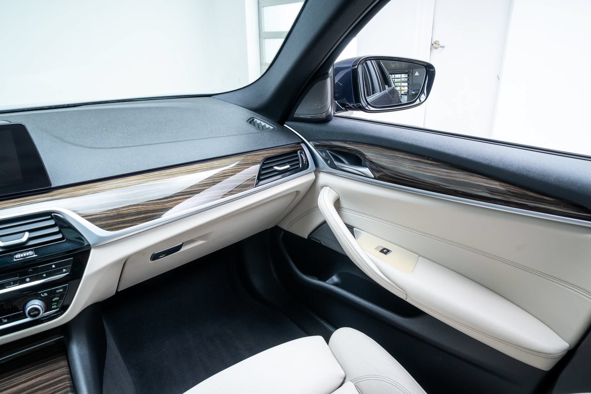 Used 2019 BMW 530i RWD image 11
