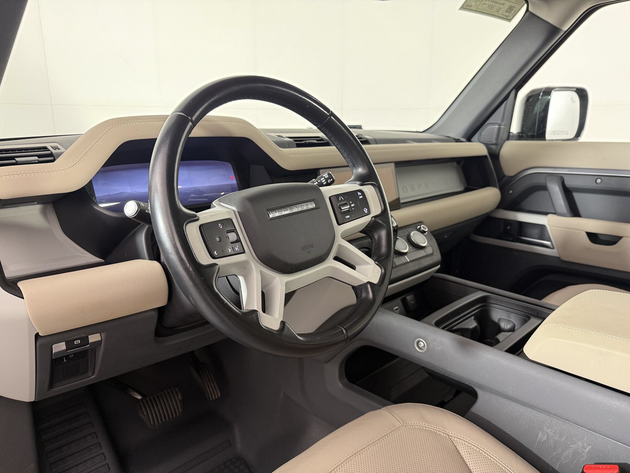 Used 2023 Land Rover Defender 90 SE AWD/4WD image 4