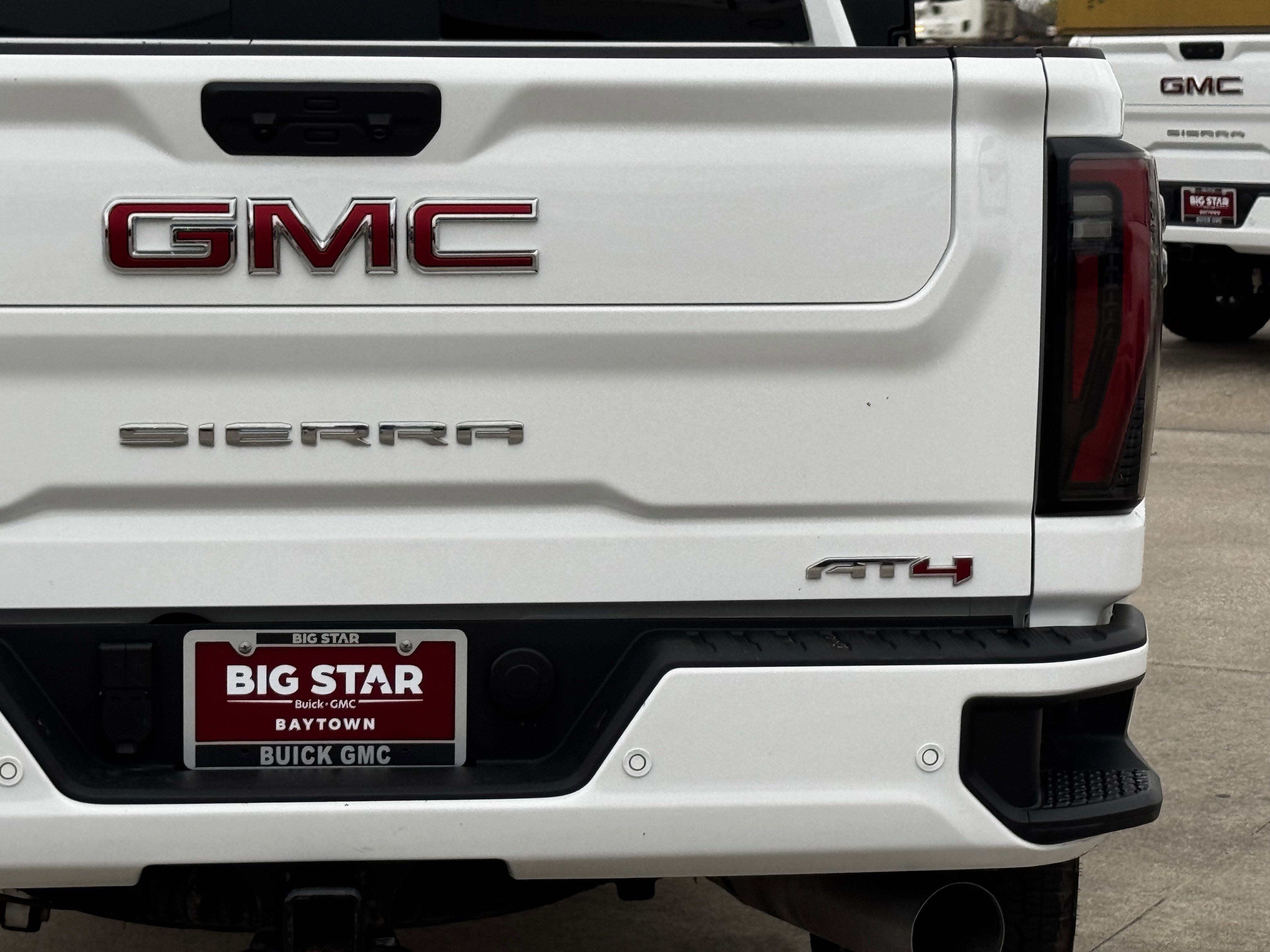 Used 2025 GMC Sierra 2500 AT4 image 10
