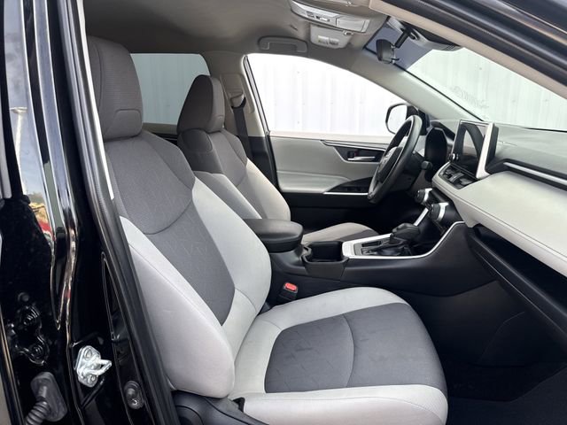 Used 2025 Toyota RAV4 XLE image 30
