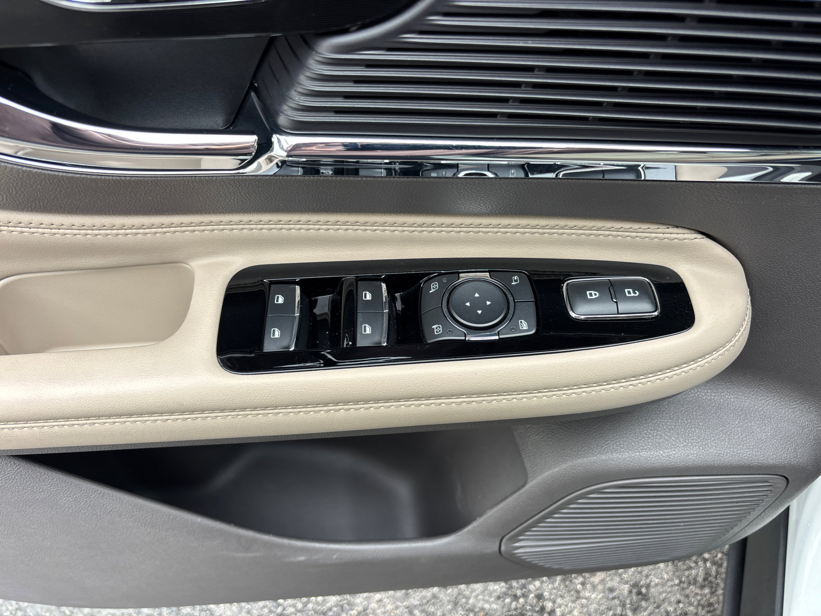 Certified 2022 Lincoln Corsair FWD image 13