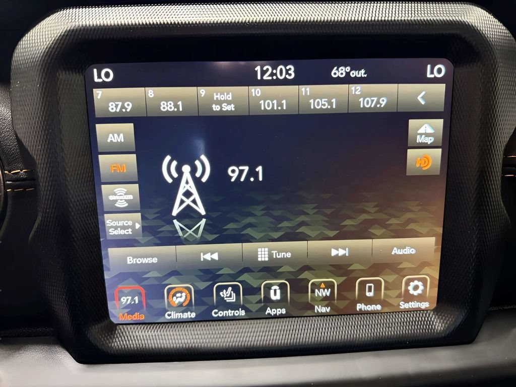 Used 2022 Jeep Wrangler Unlimited Sahara AWD/4WD image 23