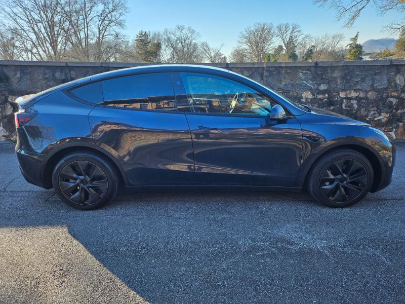 Used 2024 Tesla Model Y Long Range RWD image 10