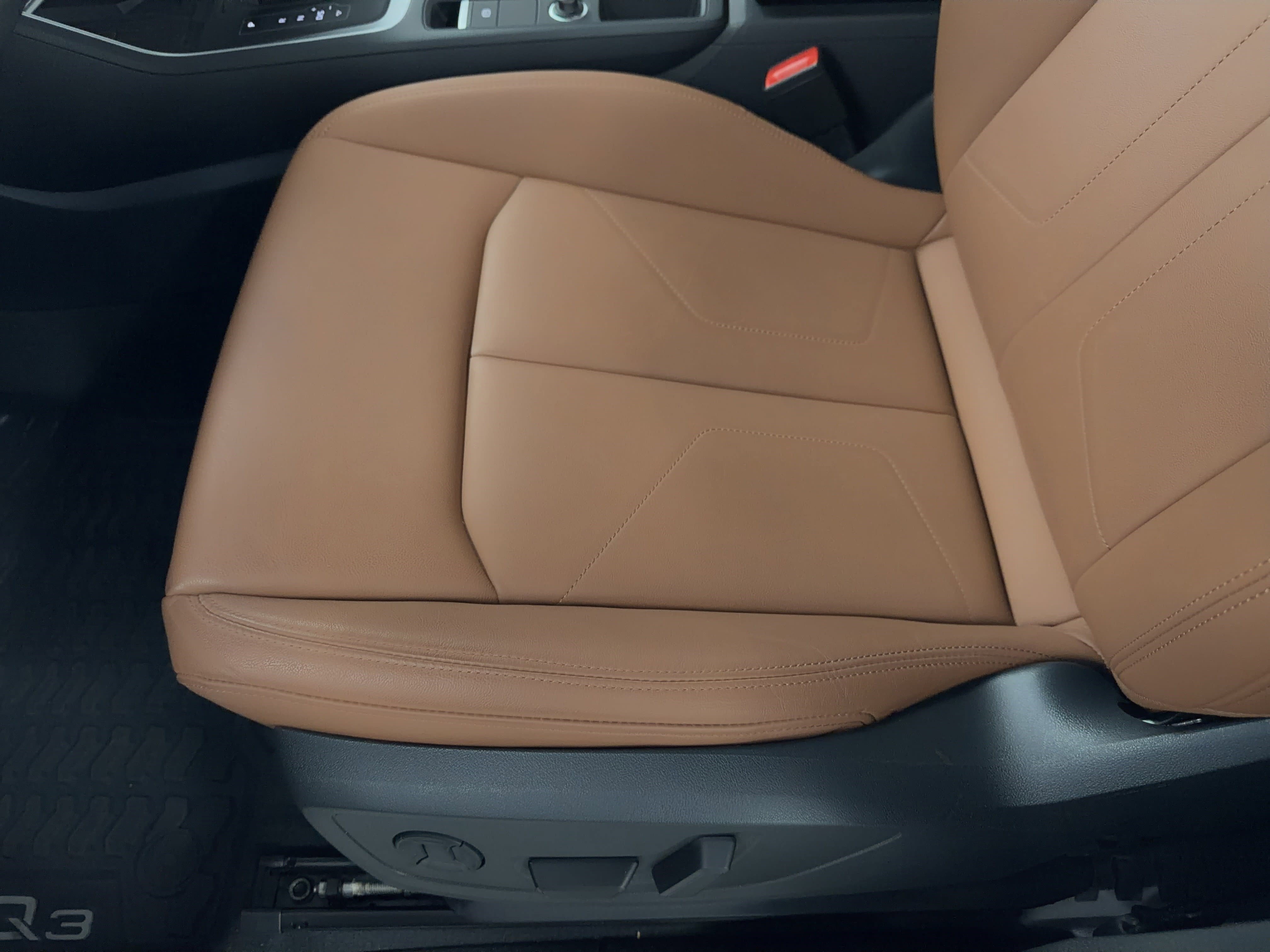 Used 2025 Audi Q3 2.0T Premium w/ Convenience Package image 16