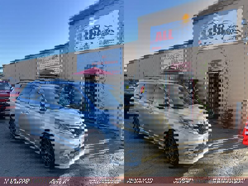 Used 2015 Toyota Sienna SE w/ SE Preferred Package FWD image 3