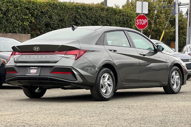 New 2026 Hyundai Elantra SE FWD image 6