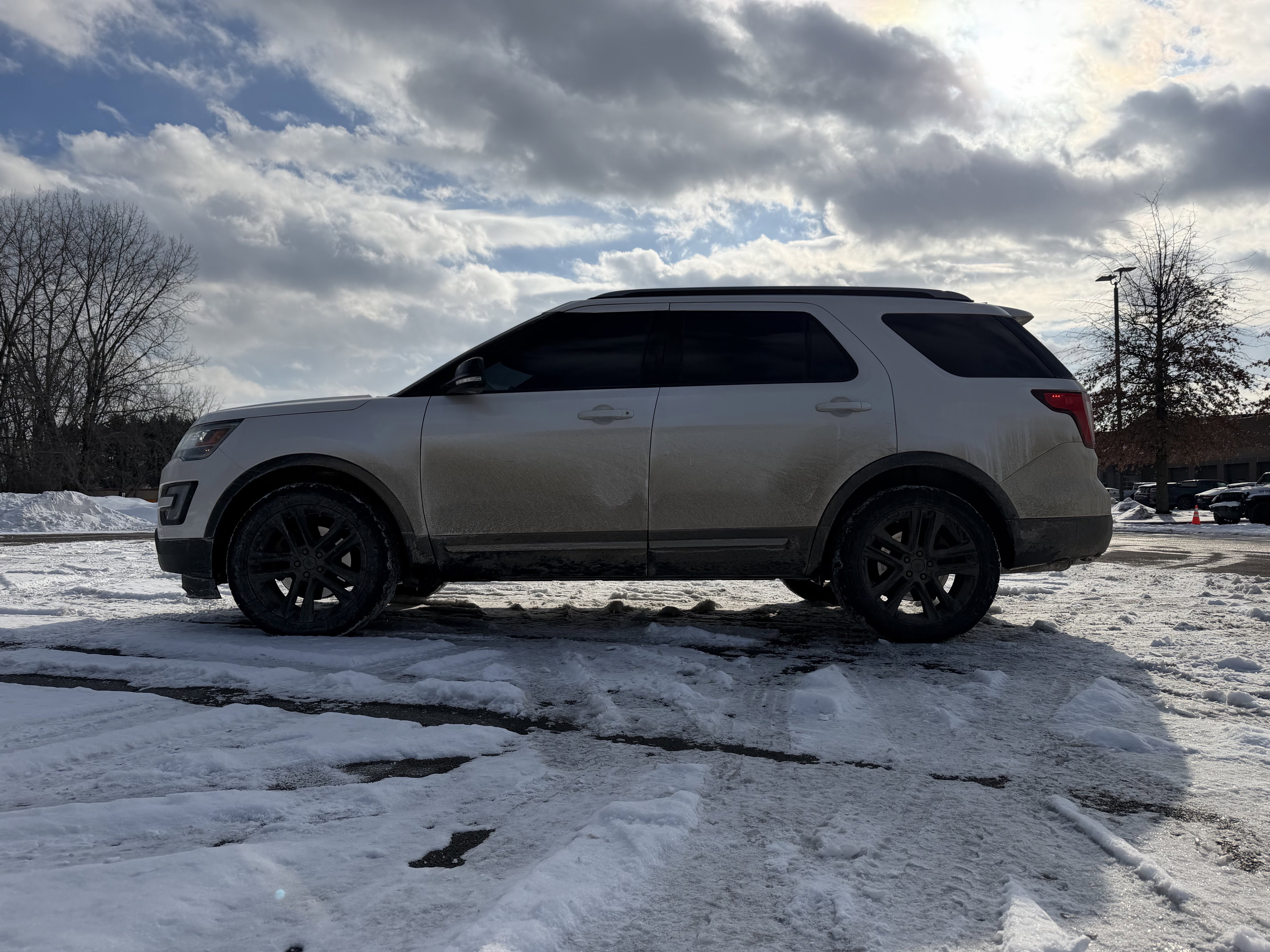 Used 2017 Ford Explorer XLT w/ Equipment Group 202A image 10