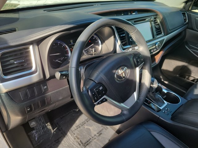 Used 2016 Toyota Highlander XLE FWD image 28